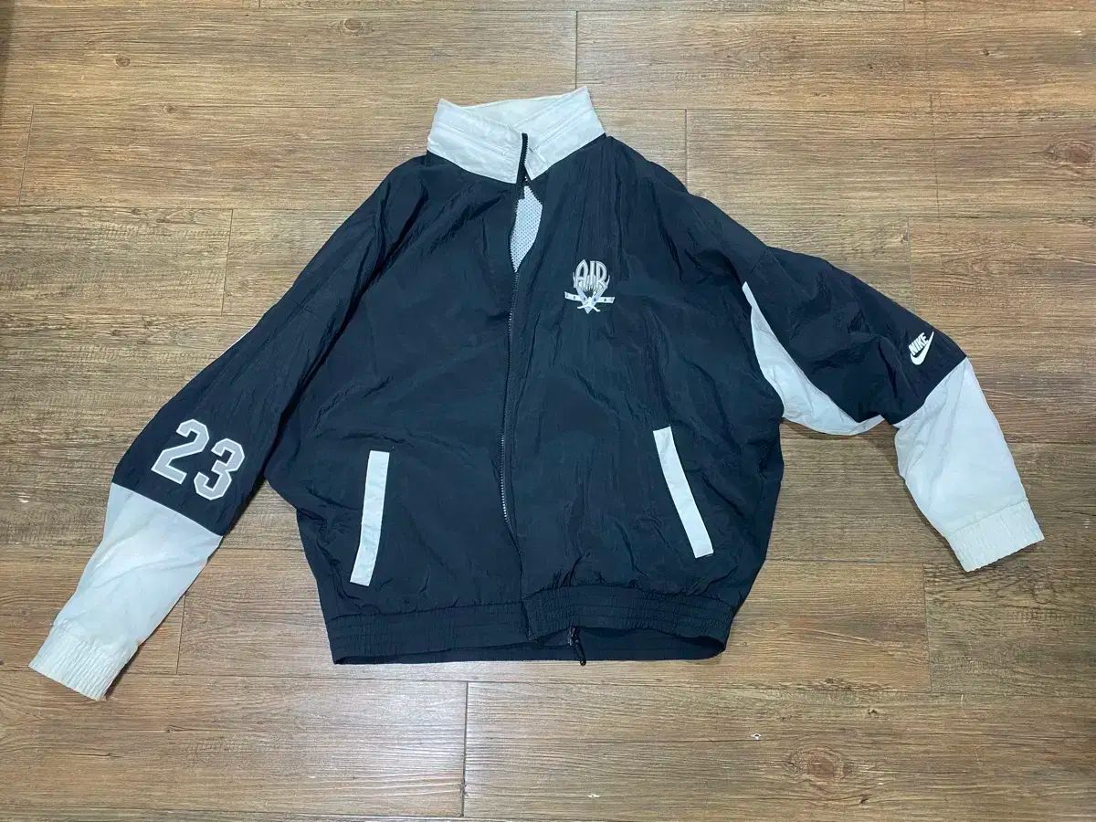 ナイキ AIR ジョーダン ブラック ウィンドブレーカー 23
