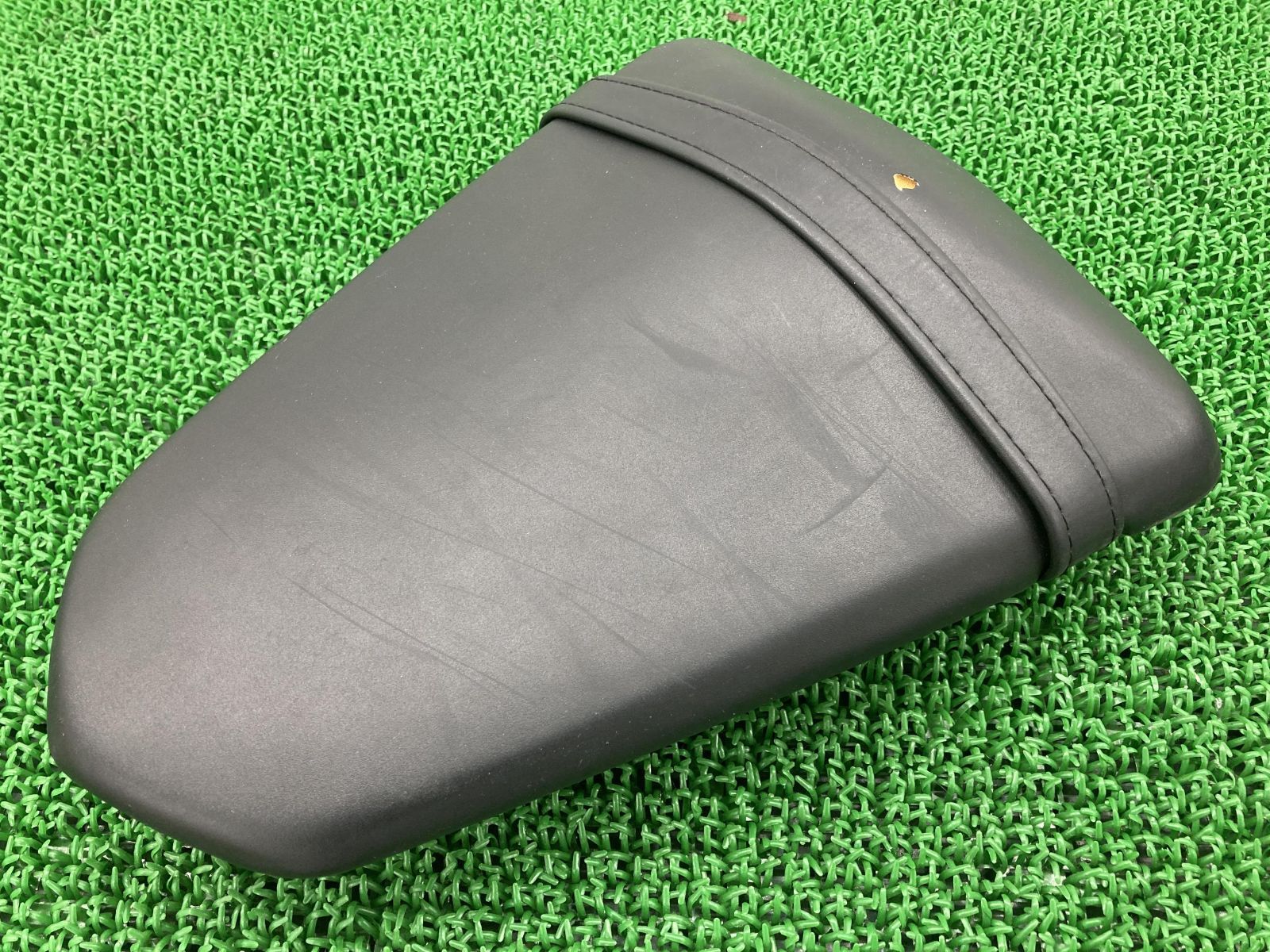 YZF-R25 タンデムシート 1WD ヤマハ 純正 中古 バイク 部品 RG10J 張り替えベースに 品薄 希少品 ピリオンシート 車検 Genuine