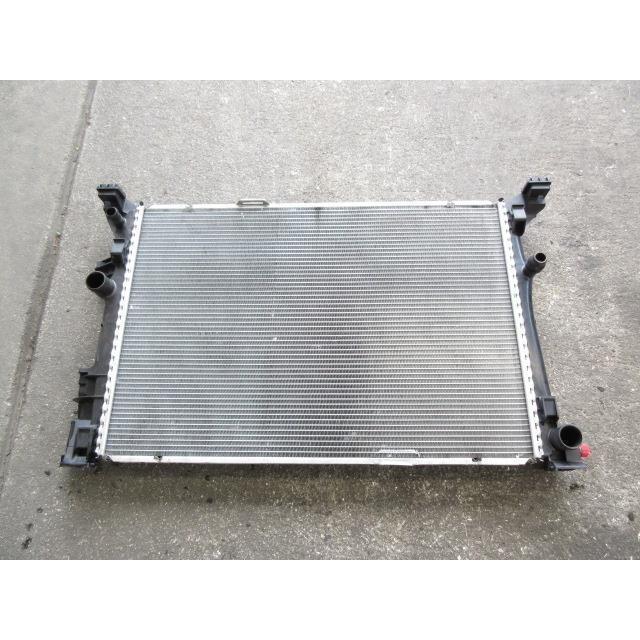 28年 ベンツ 176042 A180 W176 純正 ラジエーター A2465001303 199170 4696