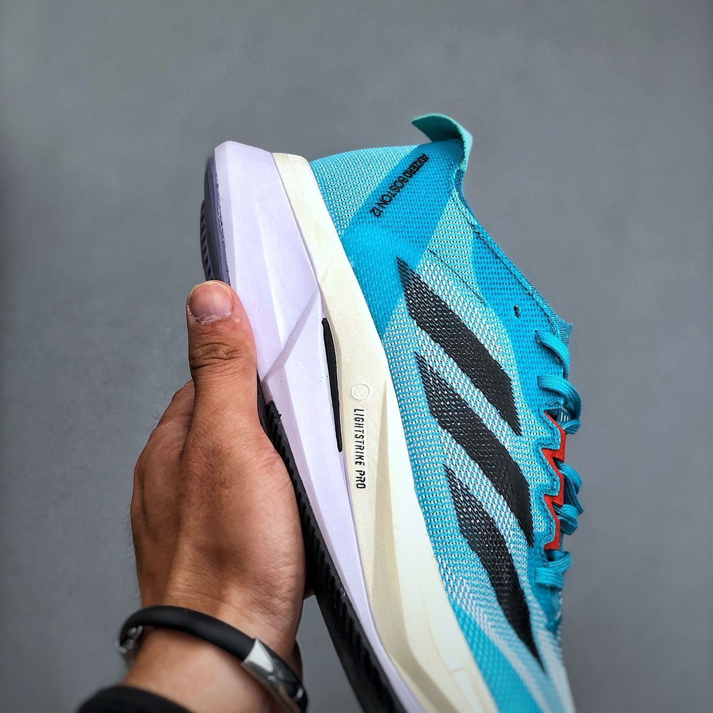 新品未使用 Adidas Adizero Boston 12 ランニングシューズライトブルー