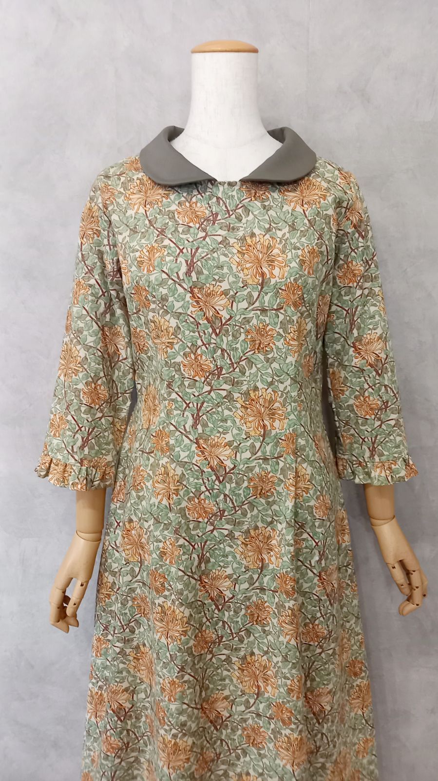 ウィリアムモリス꧂ハニーサックル柄 襟付き美ラインワンピース