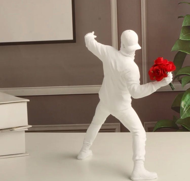 「バンクシー/花を捨てる少年　フィギュア ホワイト」 バンクシー Banksy アート 花を捨てる少年 フィギュア オブジェ
