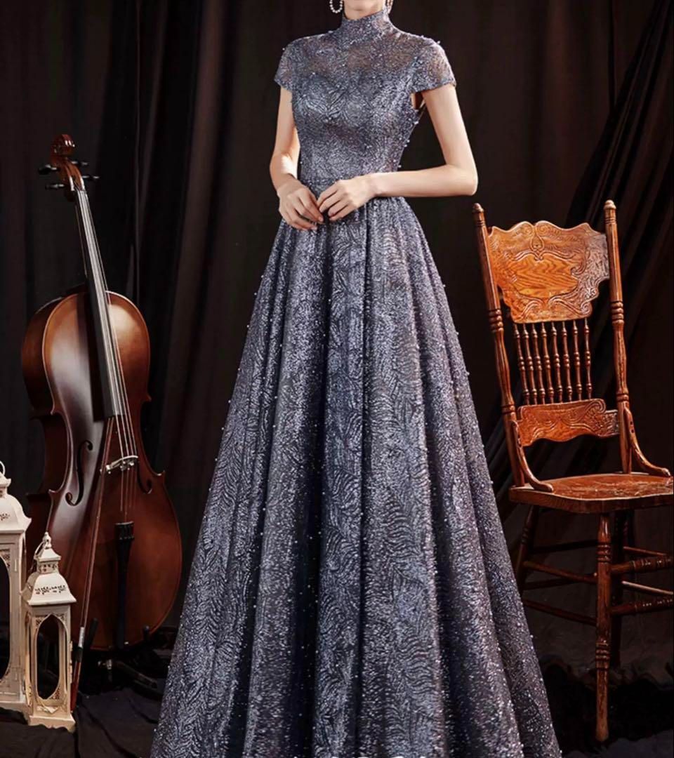 パール付き 煌びやかな生地が美しい 半袖のイブニングドレス パール付き 煌びやかな生地が美しい 半袖のイブニングドレス - メルカリ