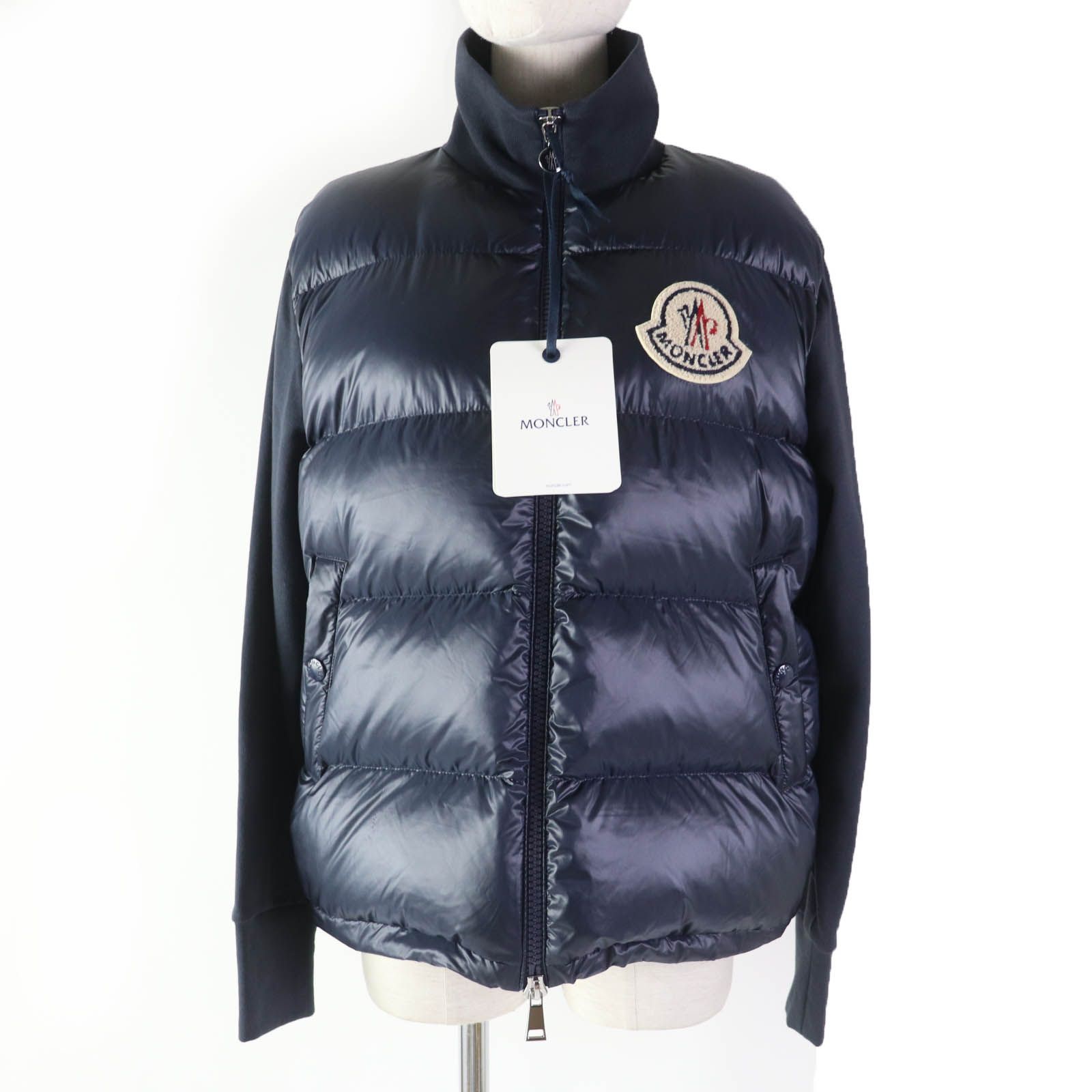 未使用品☆MONCLER モンクレール 2023年製 MAGLIA APERTA CON ZIP デカロゴワッペン付 切替デザイン ダウンジャケット  ネイビー S 正規品 レディース 定価177,100円 - メルカリ