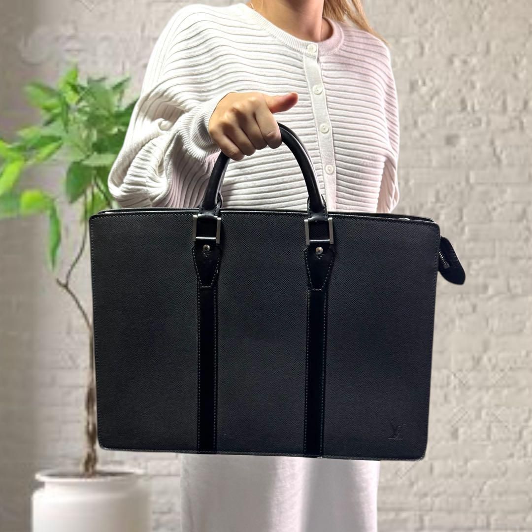 ルイヴィトン タイガ ポルトドキュマン ロザン ビジネスバッグ　黒ブラック ルイヴィトン ポルトドキュマンロザン タイガ ブラック 黒 ビジネス