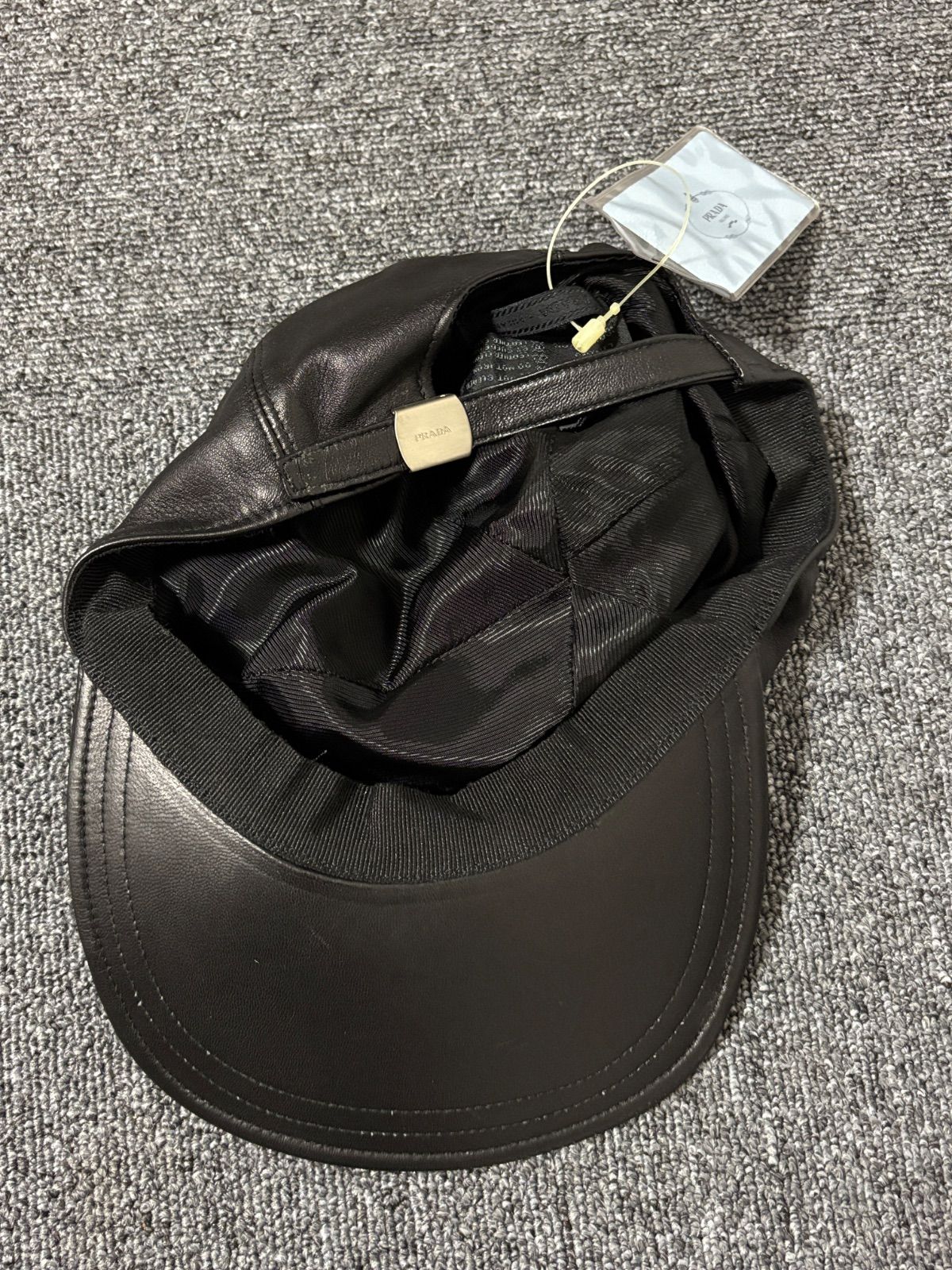 タグ付き PRADA プラダ レザー キャップ NAPPA NERO 帽子