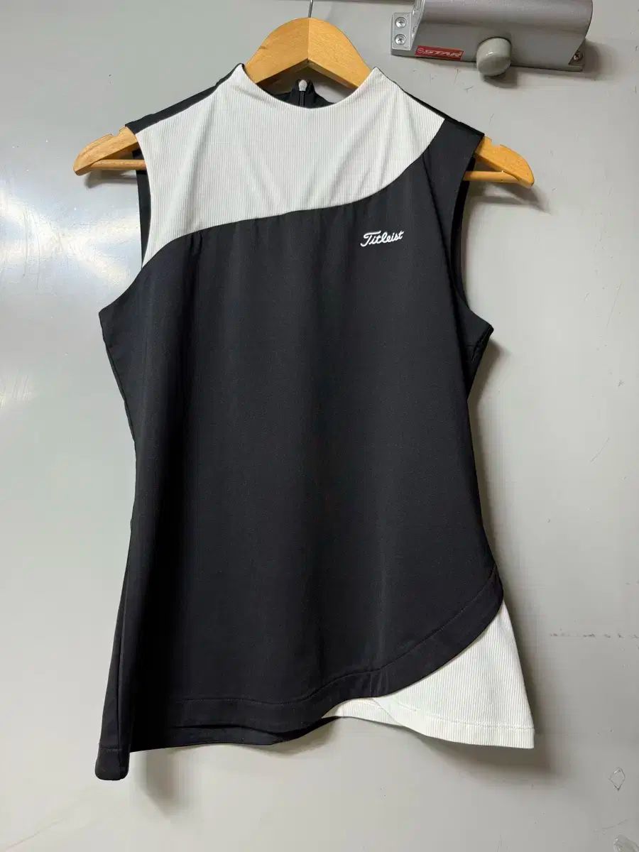 Titleist - わずか ☆Titleist golf☆ タイトリスト　ノースリーブ Titleist(タイトリスト) ゴルフ ノースリーブ - メルカリ