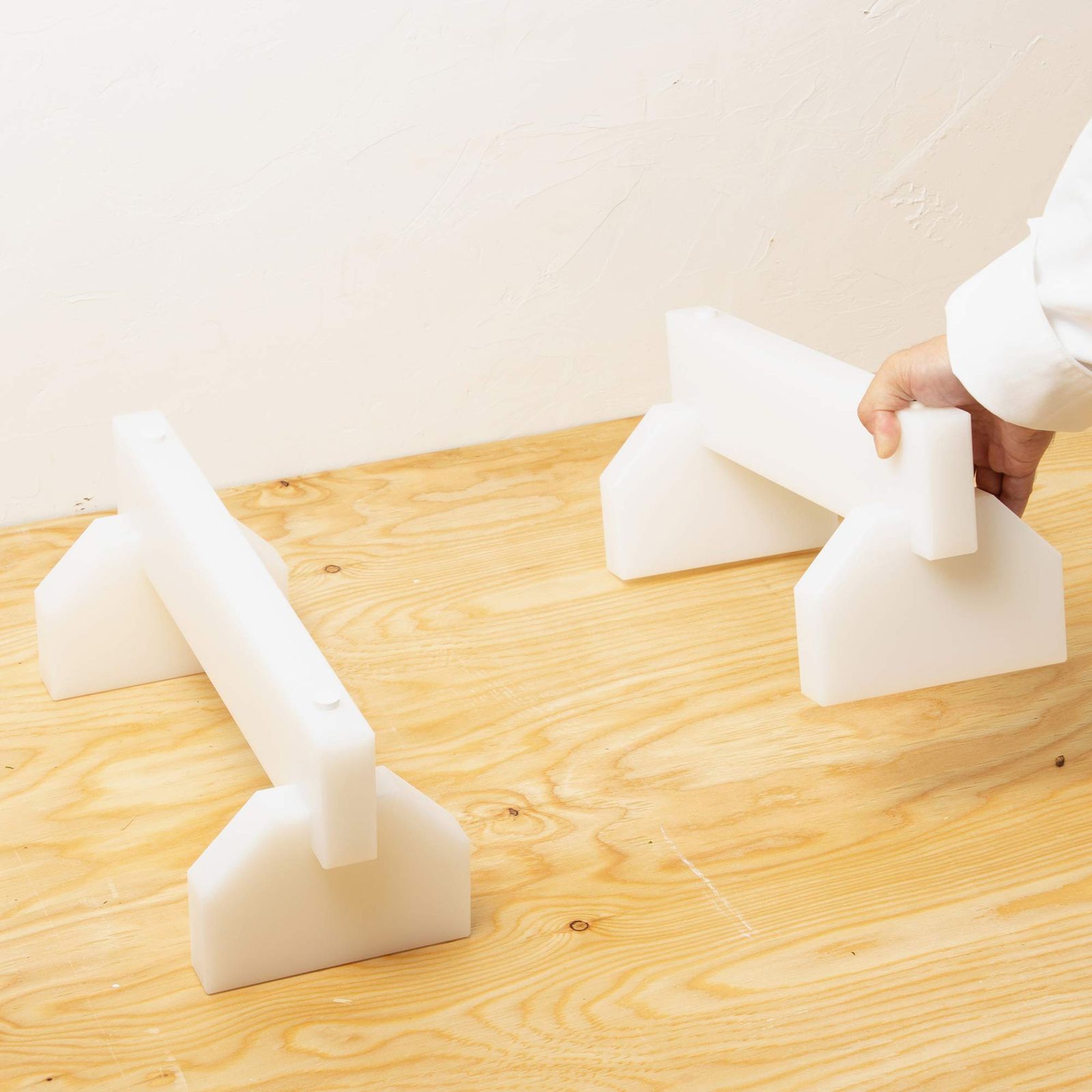 遠藤商事 TKG まな板用脚 35cm 材質 プラスチック 幅×高さ mm 350×160 まな板を衛生的に保てる 高さが上がり効率アップ 2ヶ1組 業務用 AMN28035