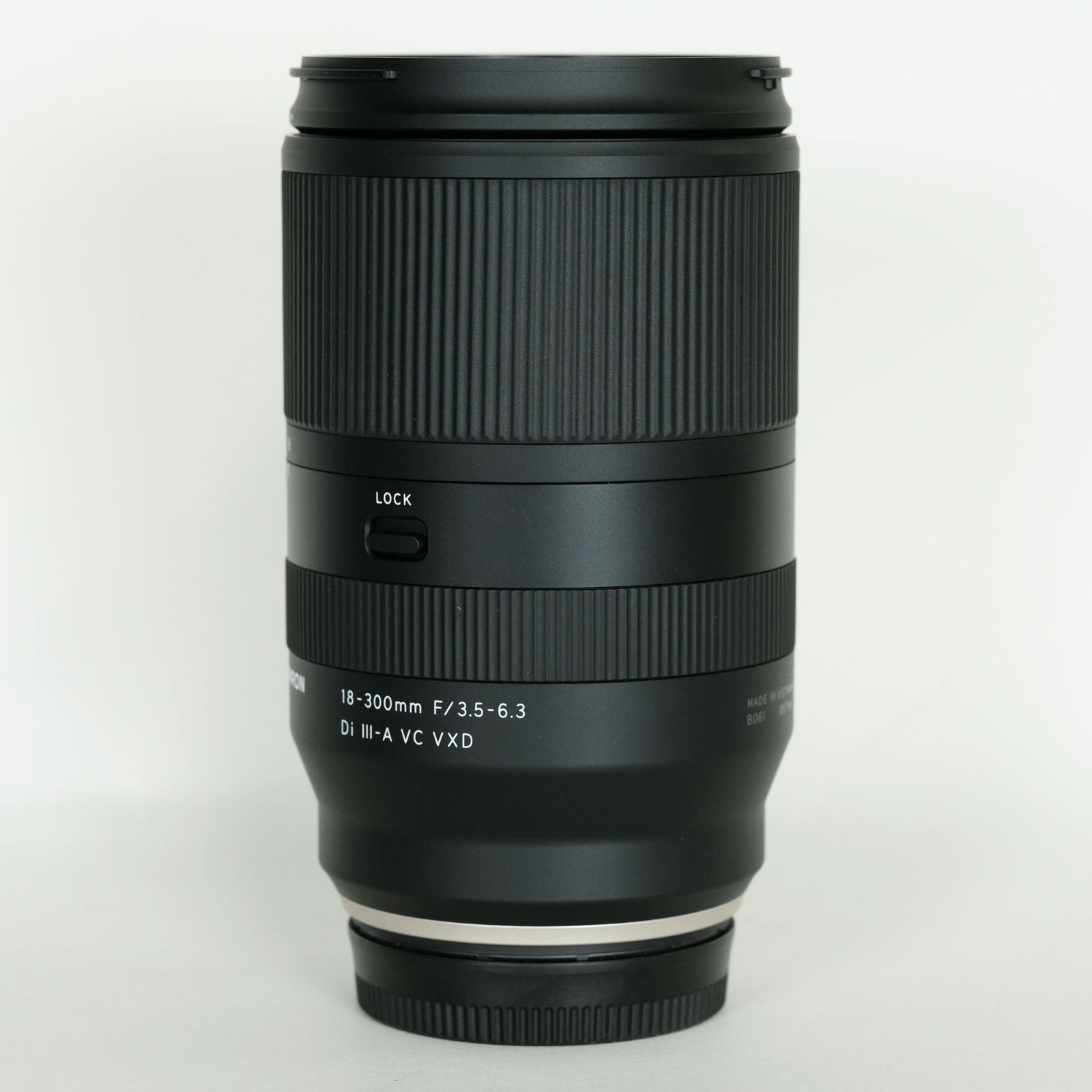 美品 Tamron 18-300mm f/3.5-6.3 Fuji Xマウント