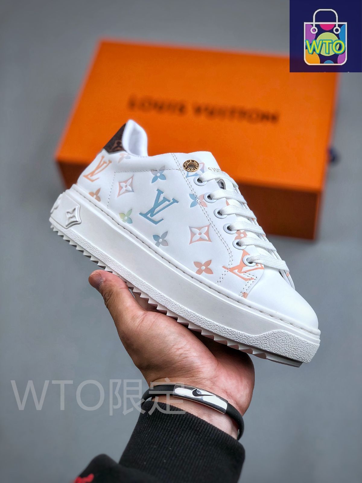 Louis Vuitton ロートップスニーカー、ホワイトパターン