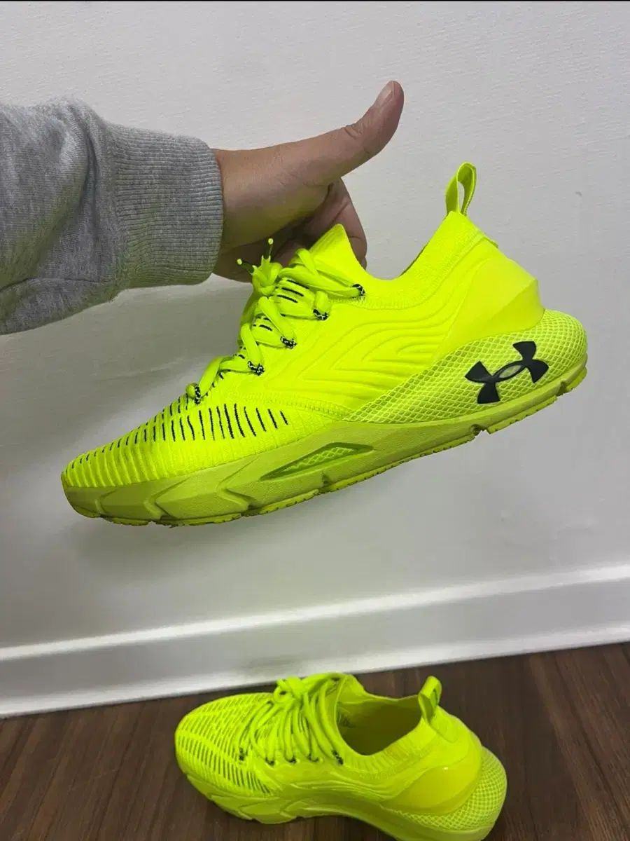 ランニングシューズ 255