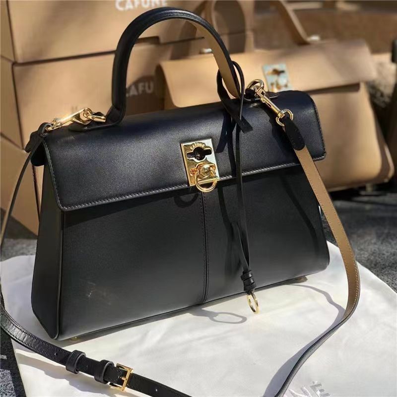 新品、未使用 カフネ CAFUNE ショルダーバッグ レディース バッグ 