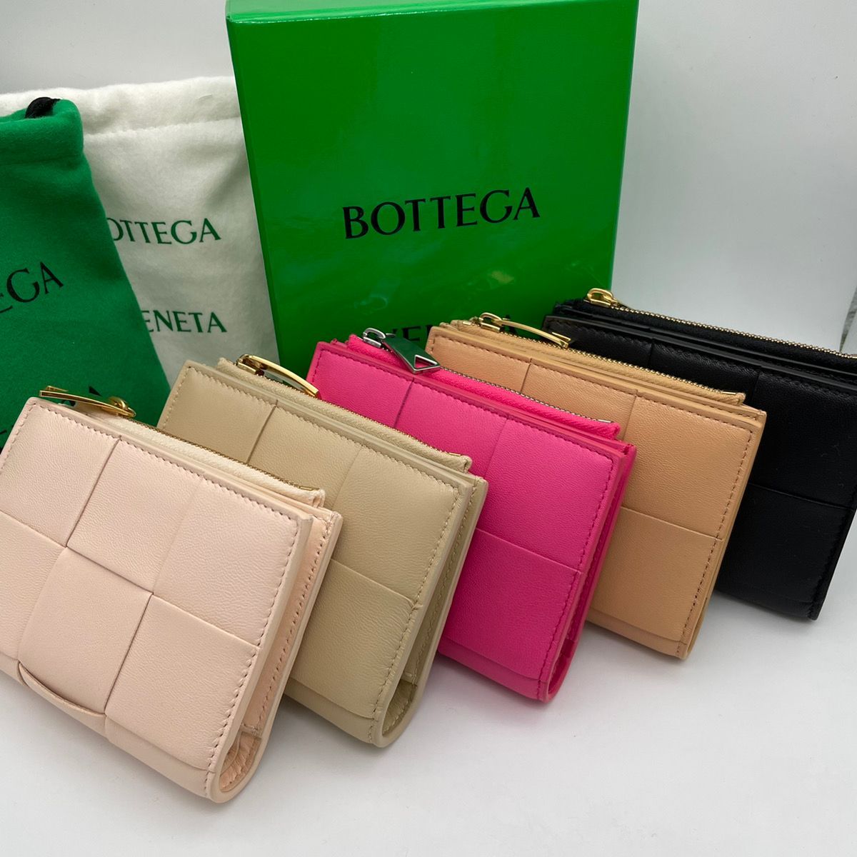 BOTTEGA VENETA*イントレチャート 二つ折りウォレット - Luxury Brand