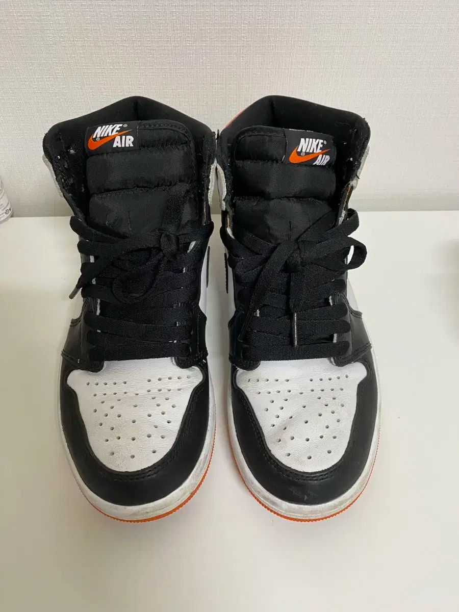 【雷市場（ポンジャン）商品韓国直送】ジョーダン 1 レトロ ハイ OG エレクトロ オレンジ 250