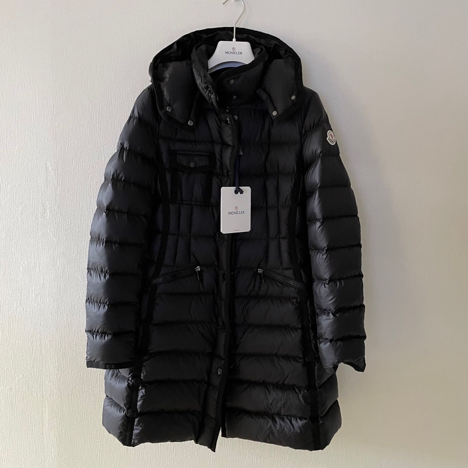 とても人気のある商品ですMoncler Hermine モンクレール エルミンヌ サイズ4 黒