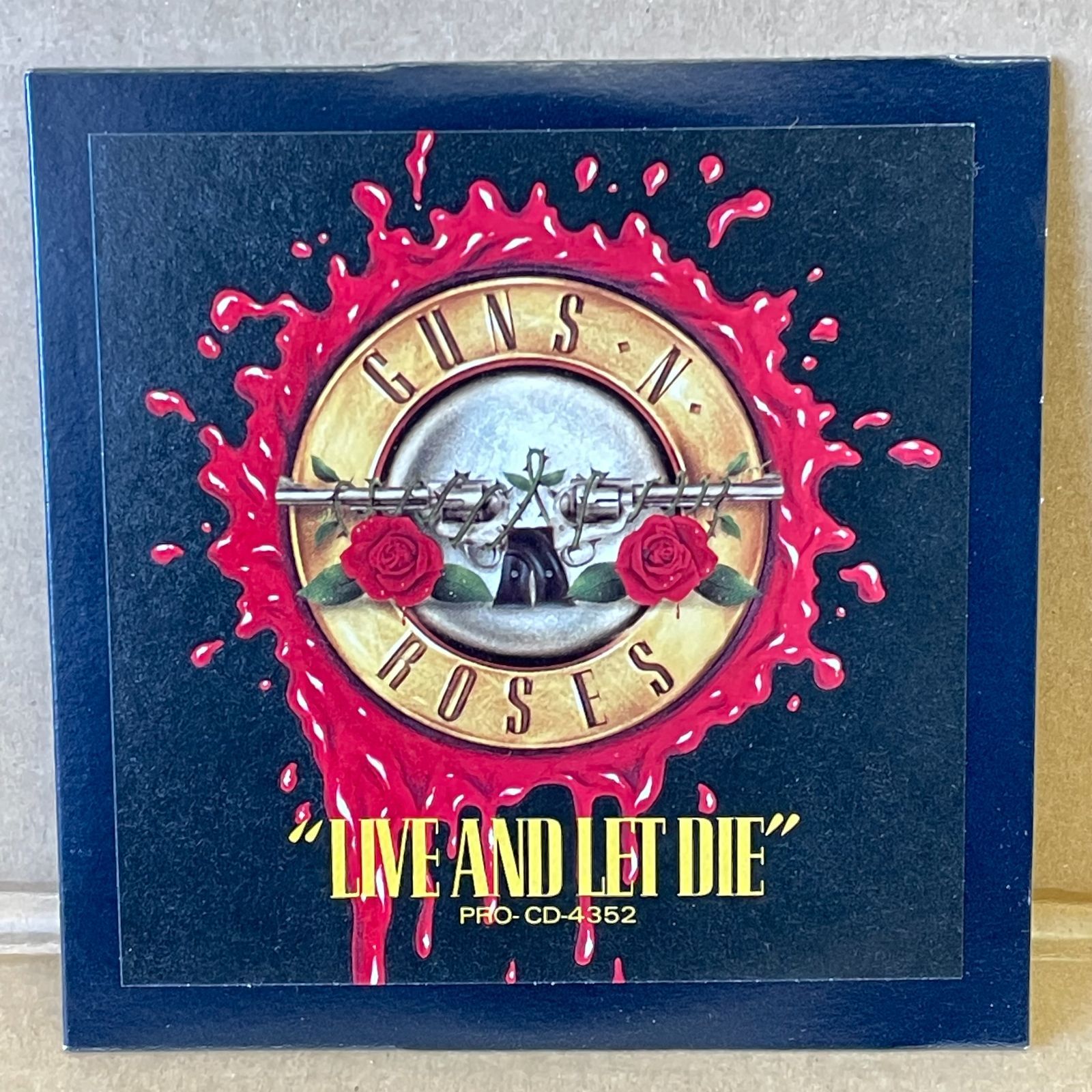 ガンズアンドローゼズLIVE AND LET DIEGUNS 