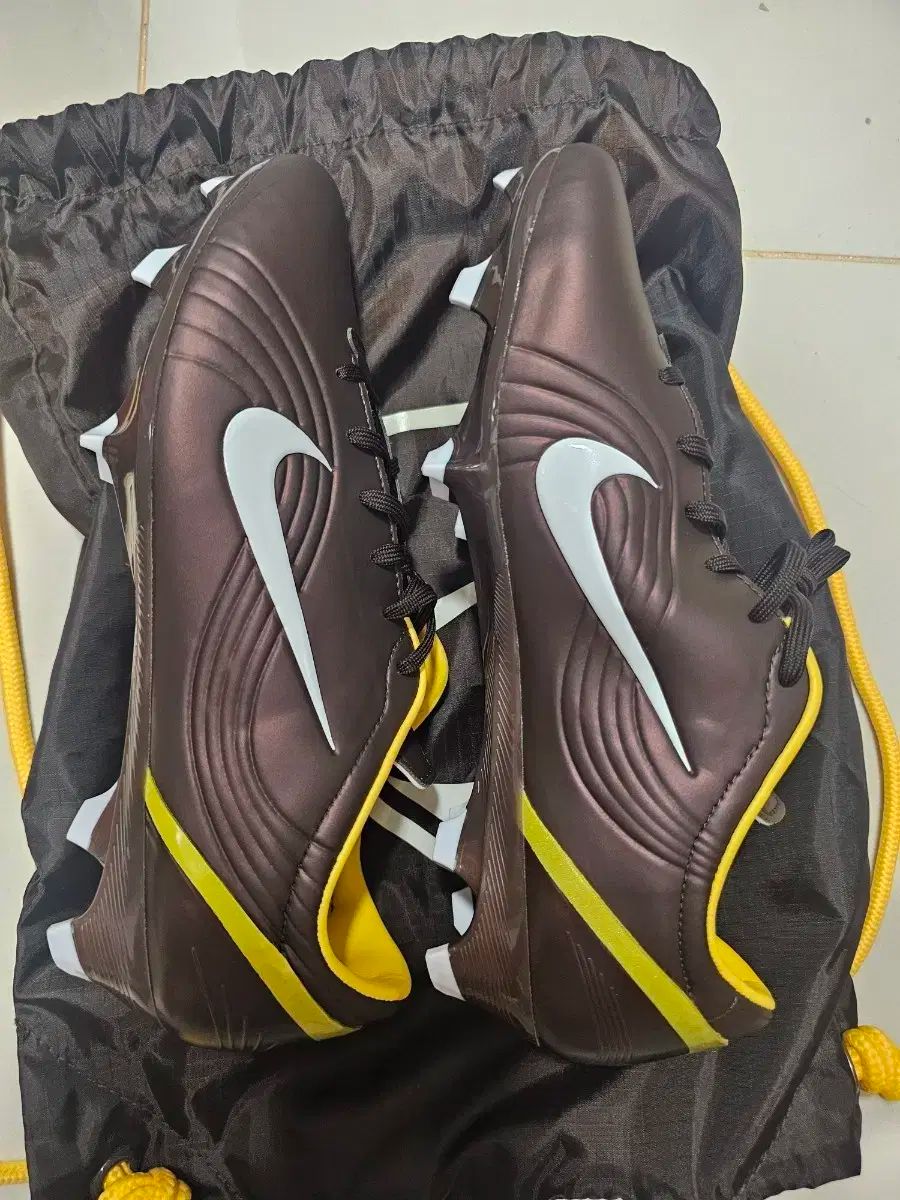 NIKE マーキュリアル RGN 275 サッカーシューズ