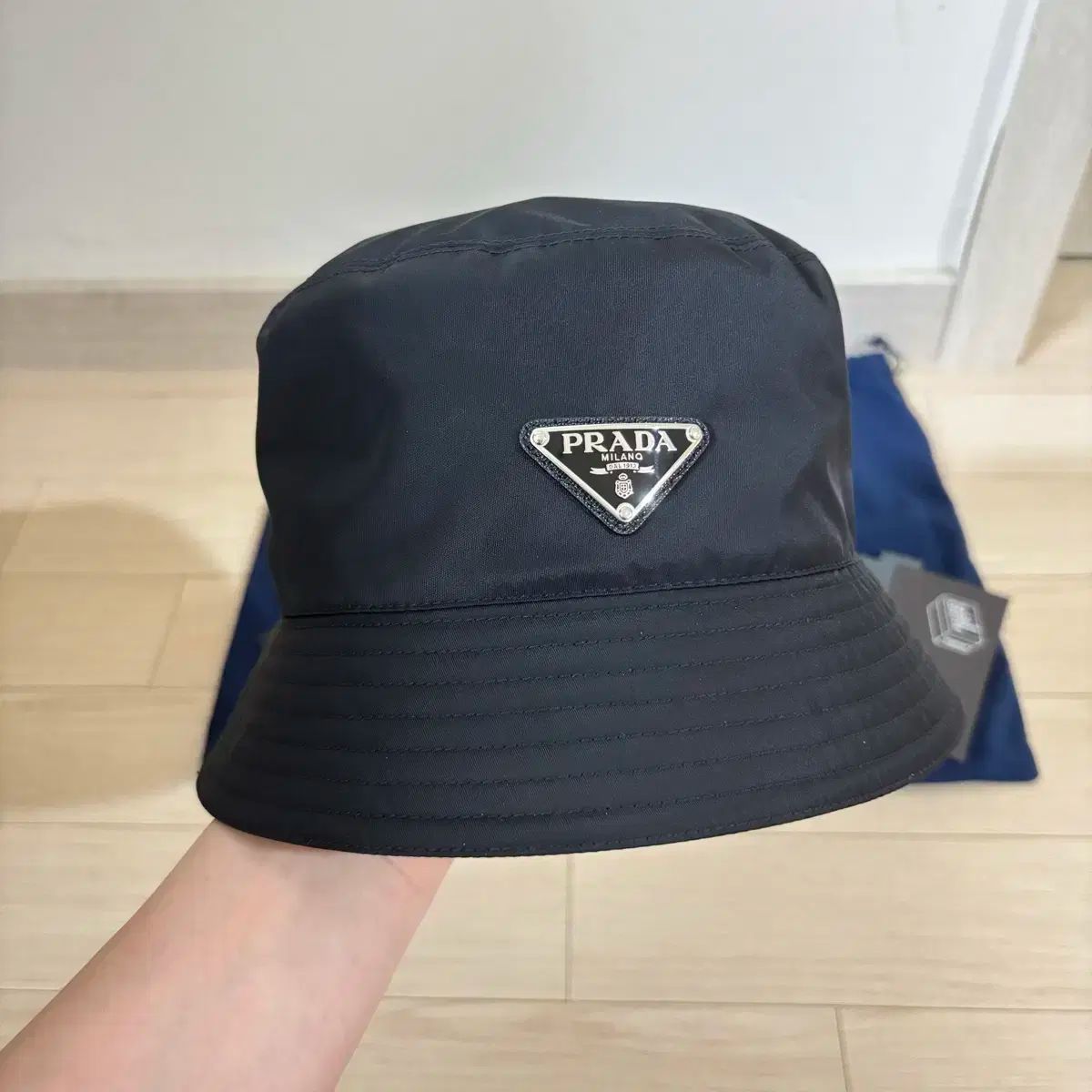 S + グレード/クリームプレート XL Prada(プラダ) リナイロン