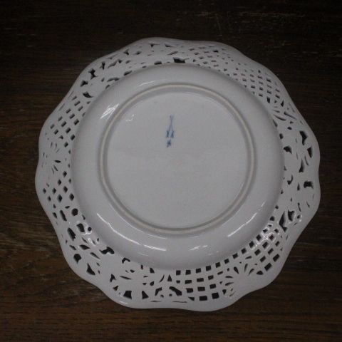 マイセン✩マルコリーニ期✩花文ディナー皿✩24センチ マルコリーニ期に作られたマイセン（Meissen） のカップ