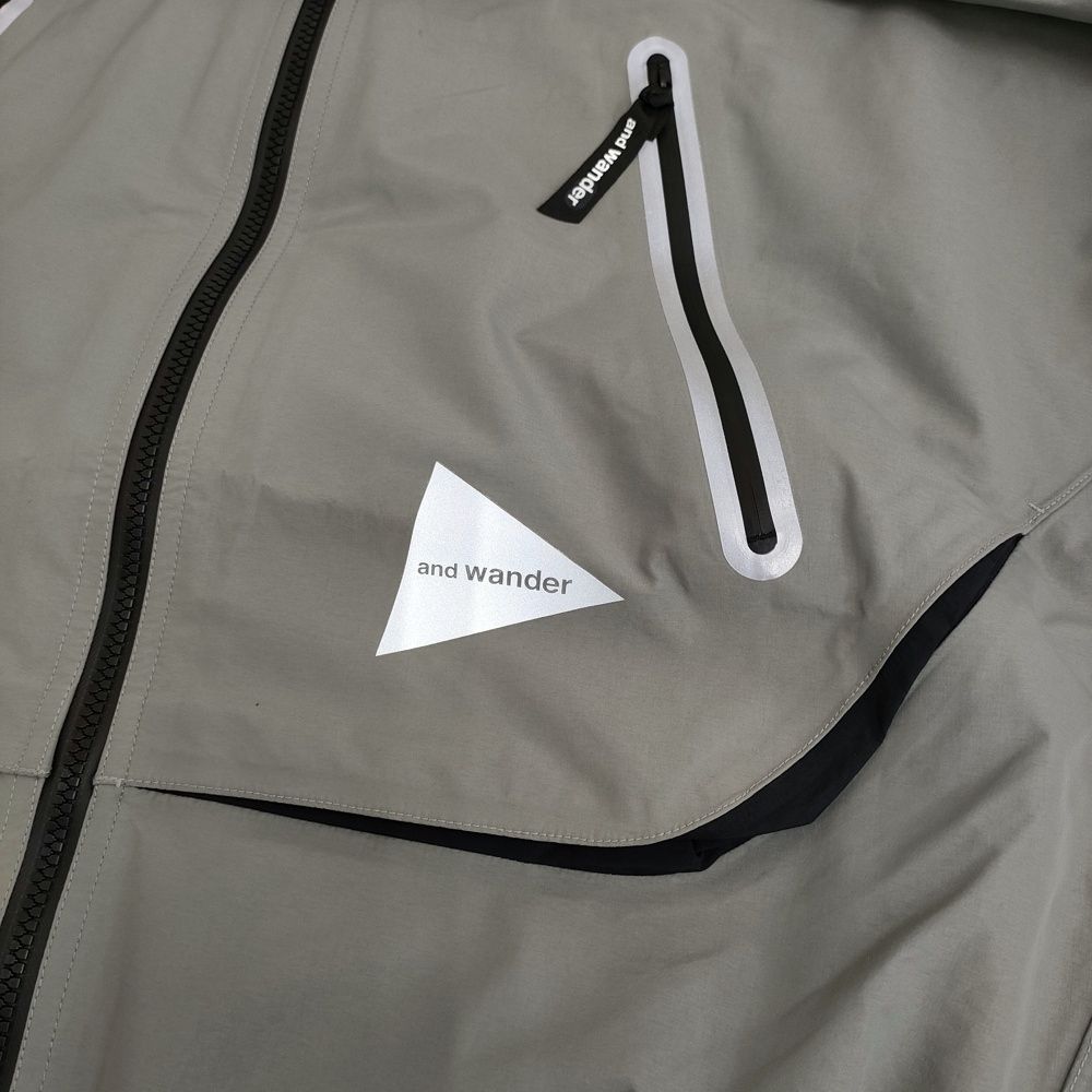 新品and wander ナイロンジャケット L