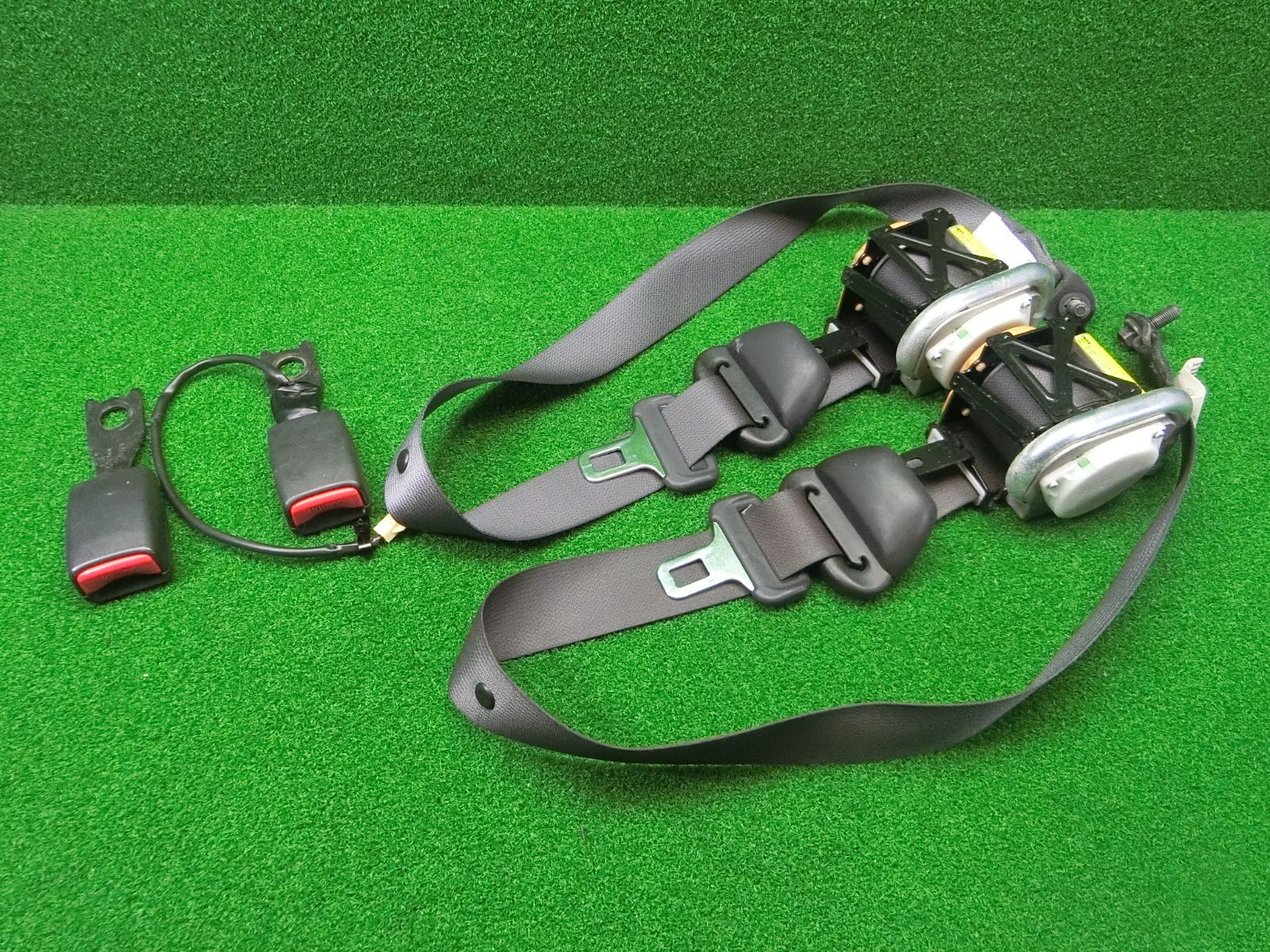 10909 ダイハツ エッセ L235S フロント シートベルト 左右セット キャッチ TK-AB2-L291-P