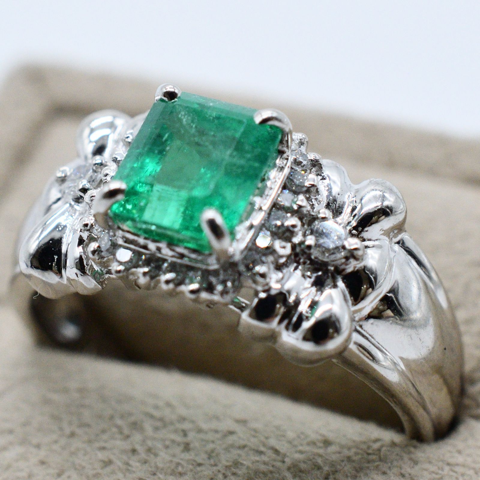 エメラルド Pt900 ダイヤリング 6.6g E1.54ct D0.17ct