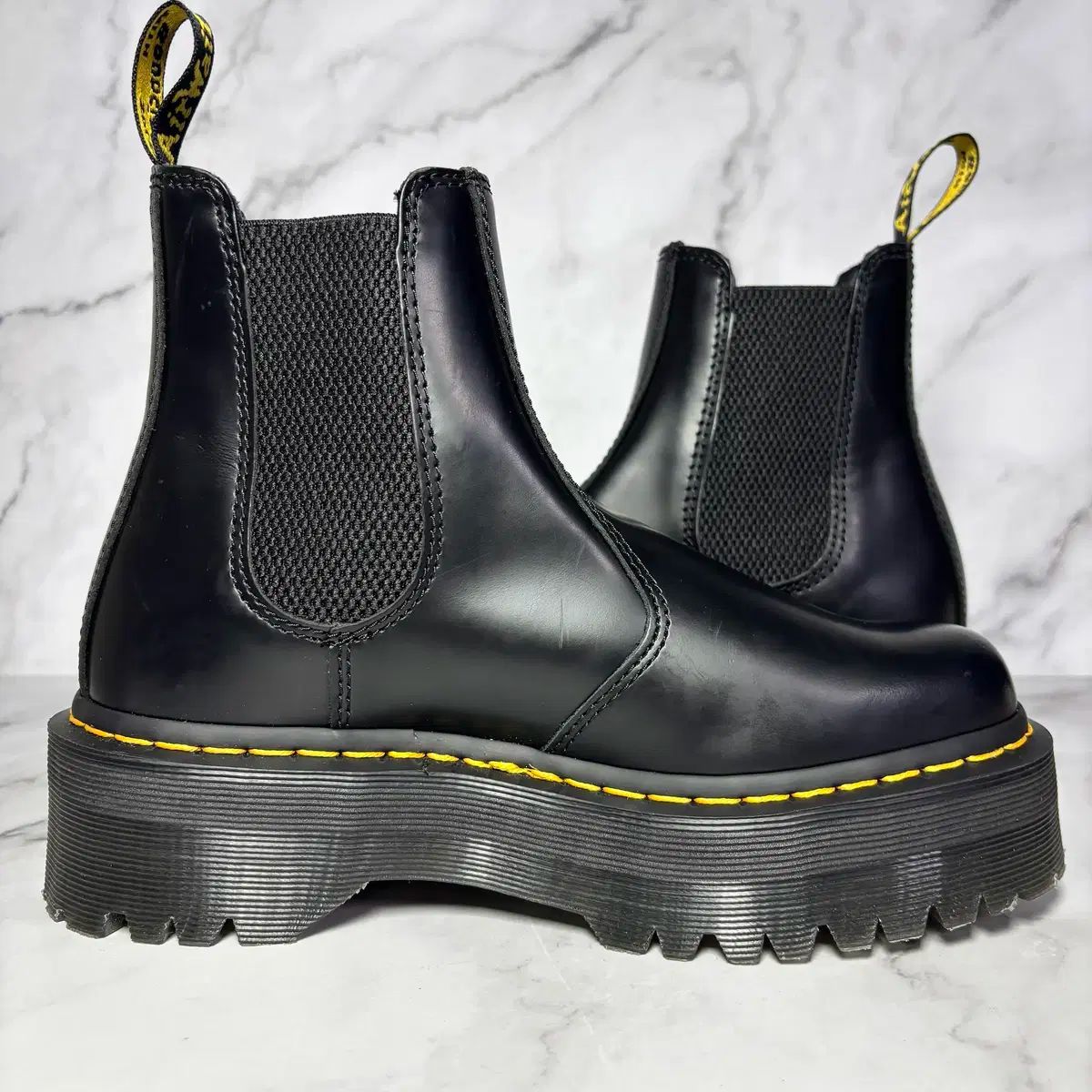 DR. MARTENS