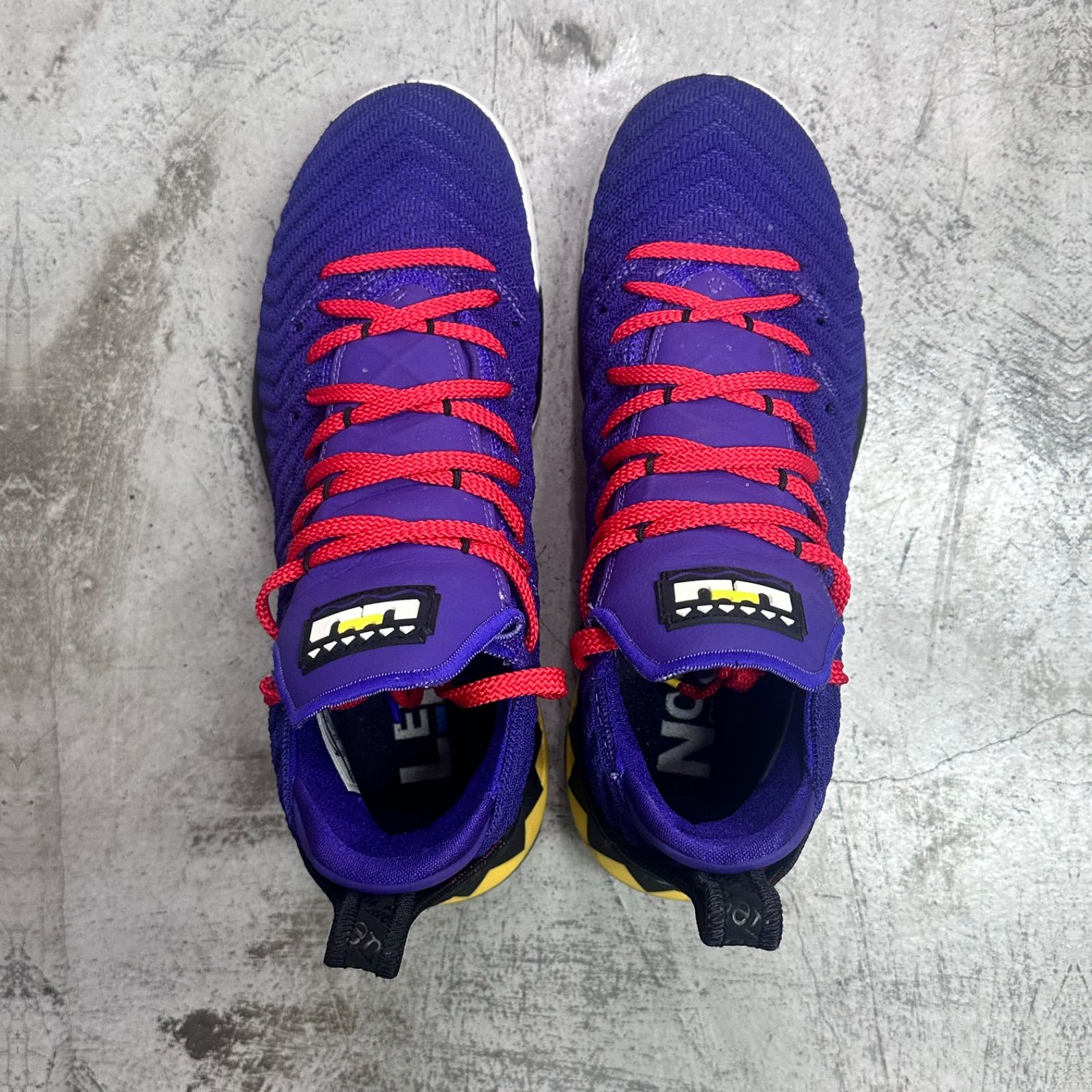 NIKE LEBRON 16 