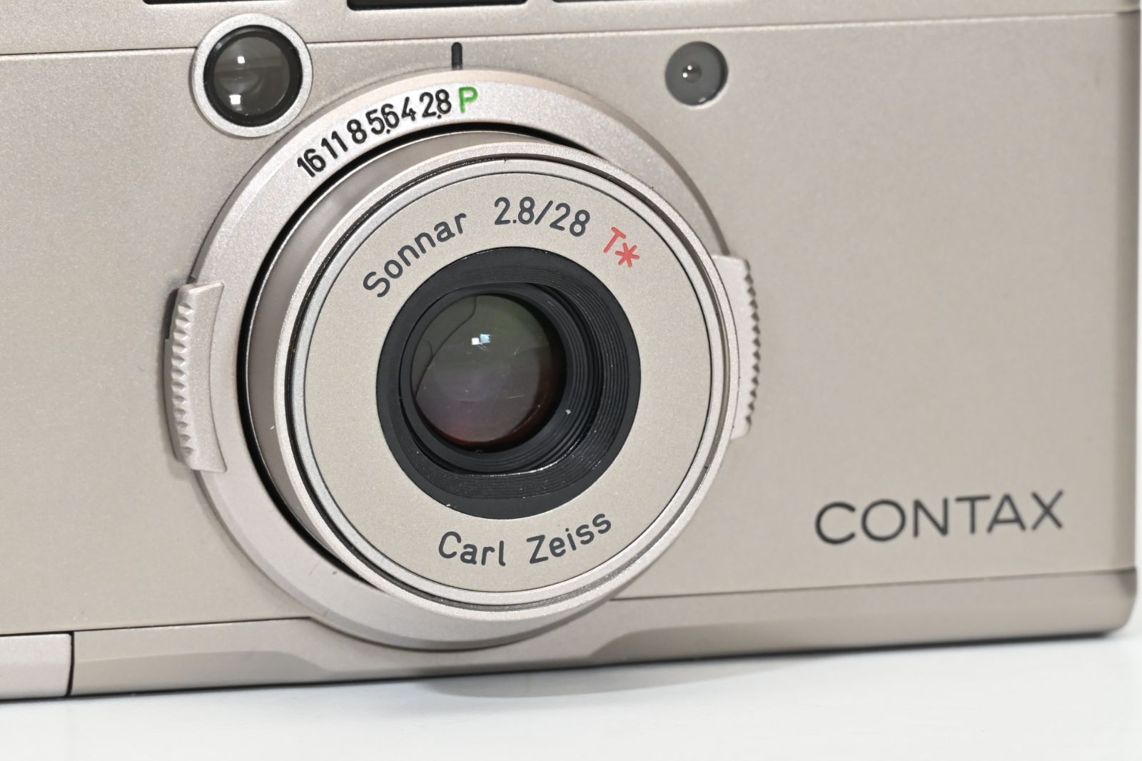 Carl Zeiss ゾナー 2.8/28 が付いた「コンタックス T i x」 Carl Zeiss ゾナー 2.8/28 が付いた「コンタックス T i x」