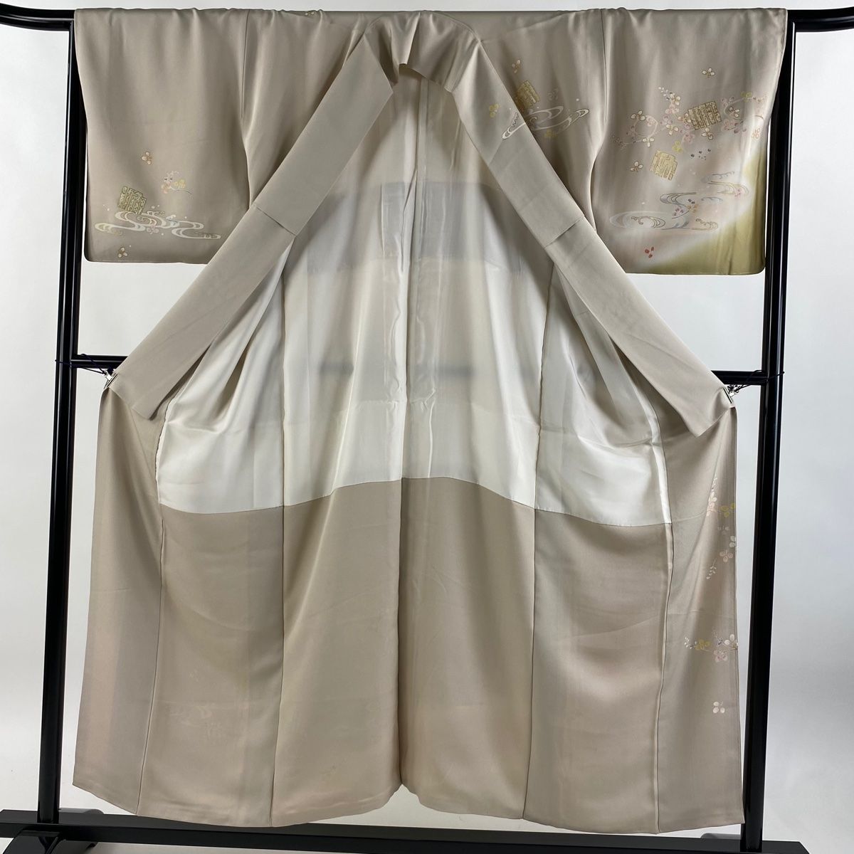 ★専用★未使用品 訪問着 枝花 くすみ紫 枝花 綸子 金彩 身丈162.0cm 訪問着 身丈157cm 裄丈63cm S 袷 滝泰 落款 桜 花びら 金通し