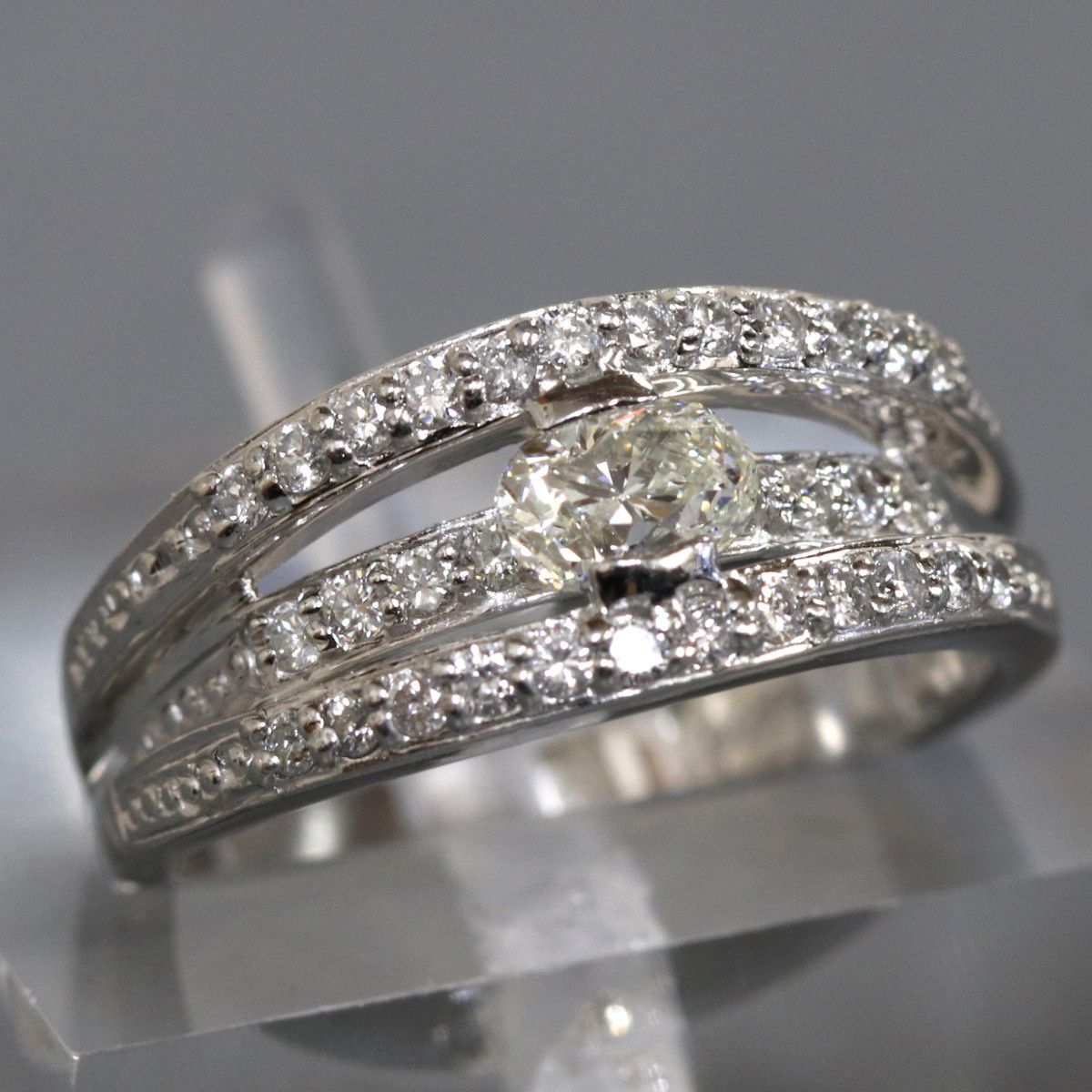 Pt900オーバルカットダイヤモンドリング D0.40 D0.47 8.3g #10 - メルカリ 