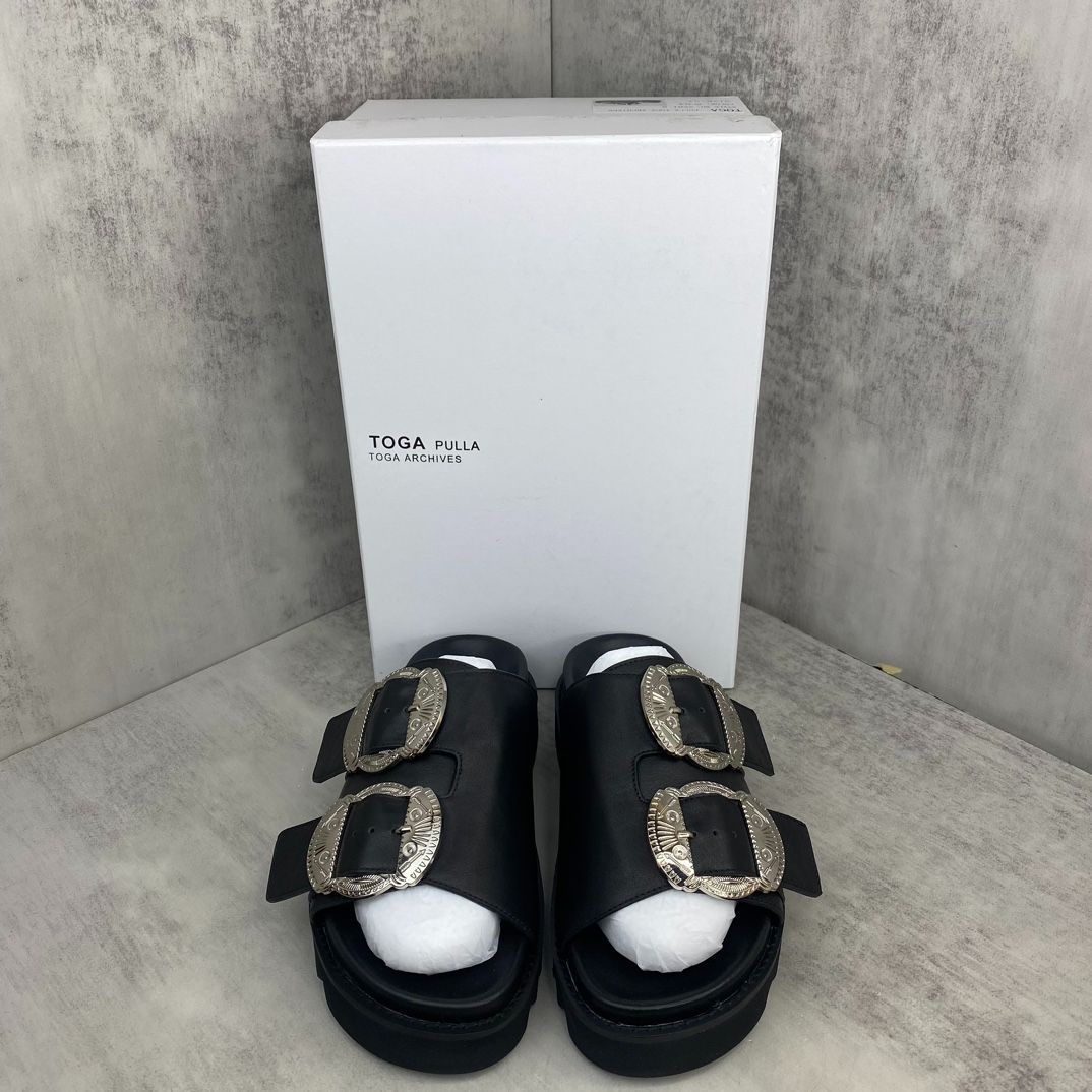 新品未使用 TOGA VIRILIS コンチョ バックル サンダル レザー ブラック 