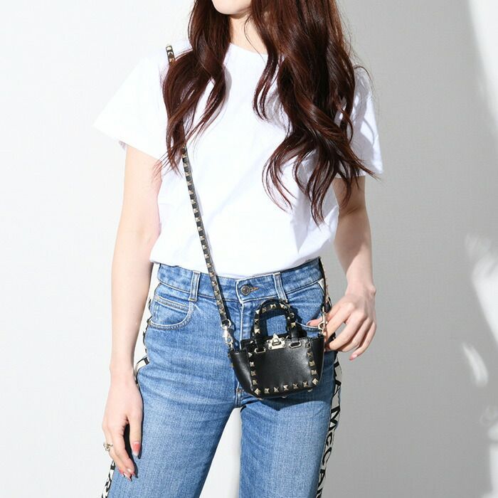 極美品 VALENTINO ヴァレンティノ ショルダーバッグ ブラック レザー VALENTINO (ヴァレンティノ) レザー ロゴプリント ショルダー