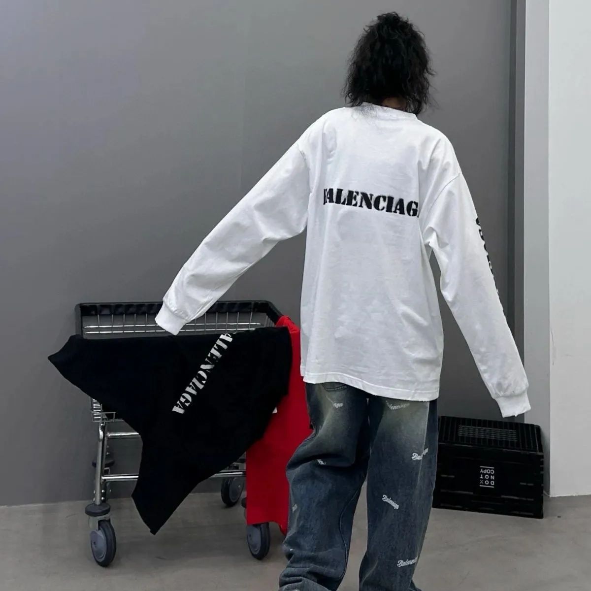 Balenciaga バレンシアガ 24ss両面ぼかし文字ロゴプリントカップル丸首長袖Tシャツ