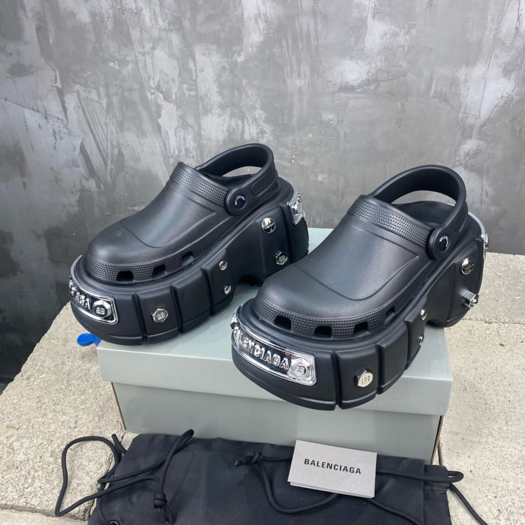 BALENCIAGA スタッズ付きクロックスサンダル 42 - メンズ