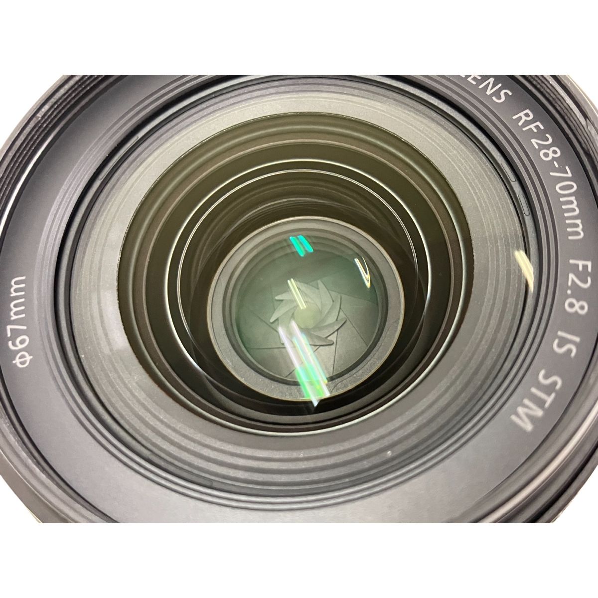 F2.8 IS
