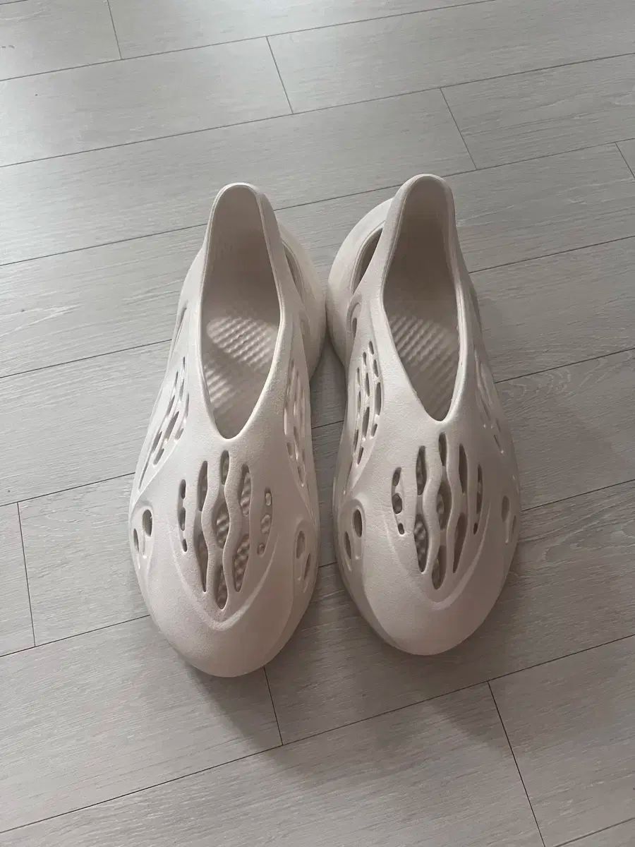 【雷市場（ポンジャン）商品韓国直送】adidas(アディダス) イージー フォーム ランナー サンド 285mm