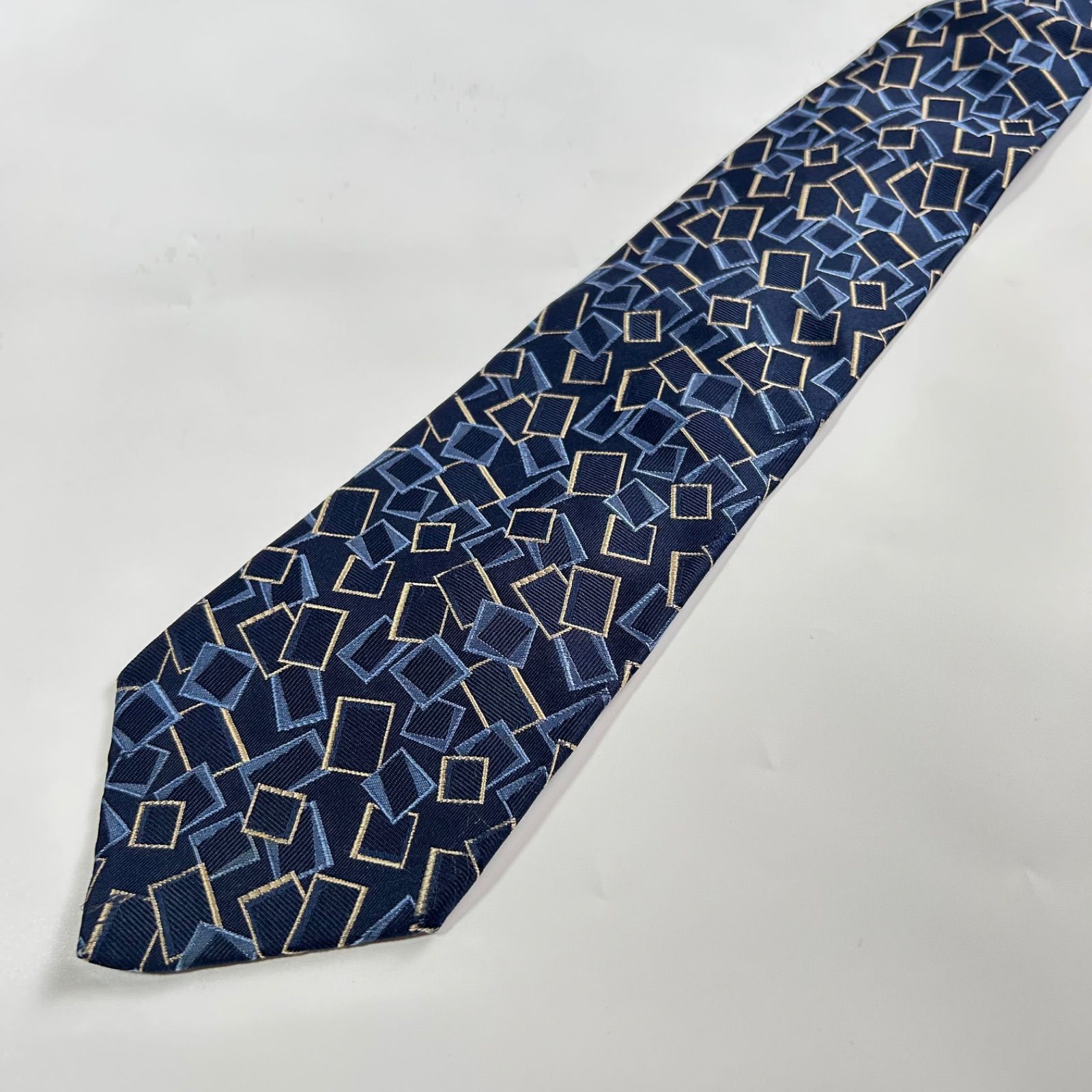 【極美品・極希少】BALENCIAGA ネクタイ シルク100% 花柄 総柄 BALENCIAGA バレンシアガ 花柄シルクネクタイ 高級感 日本製
