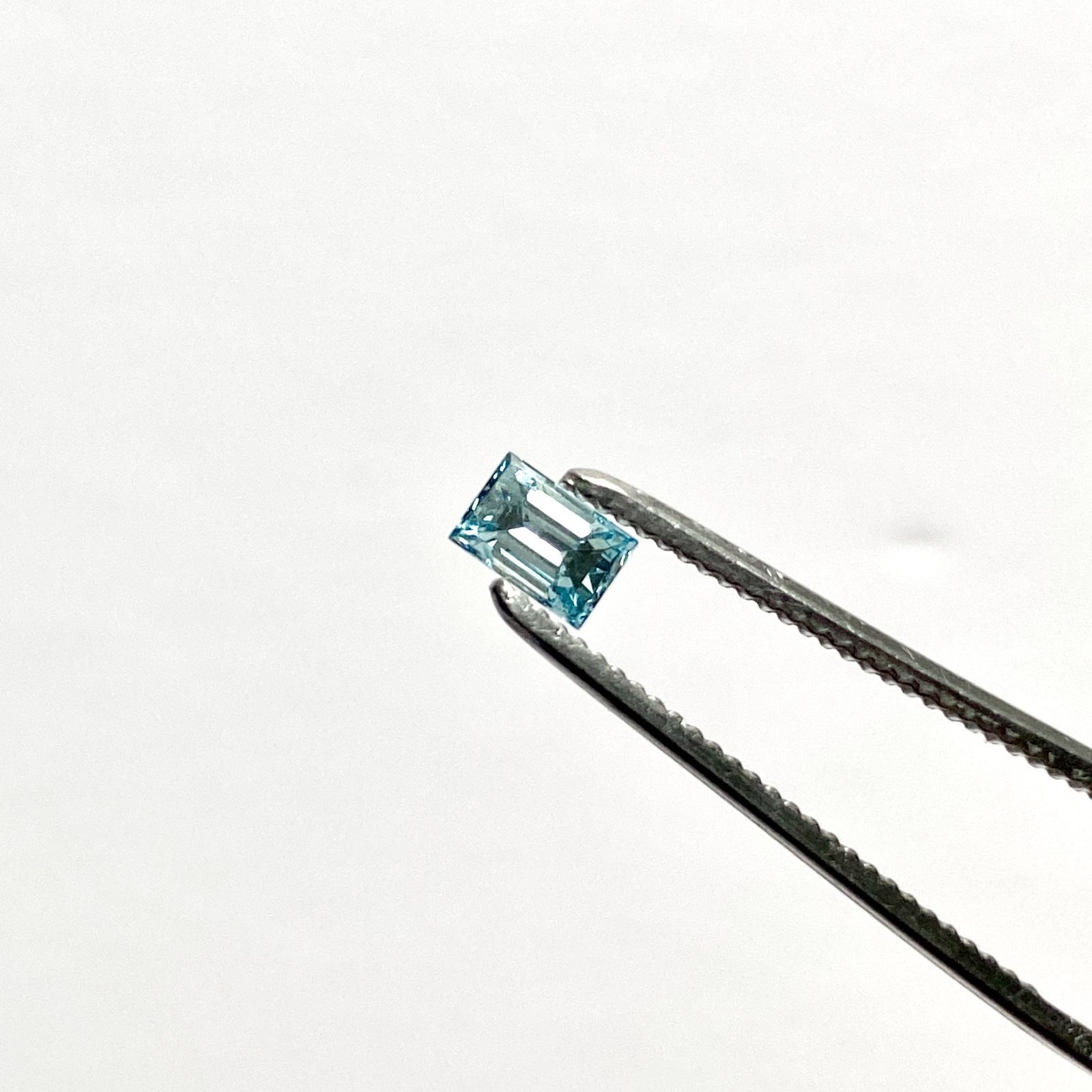 天然宝石ルース】ブルーダイヤモンド 0.363ct バケットカット アイス 