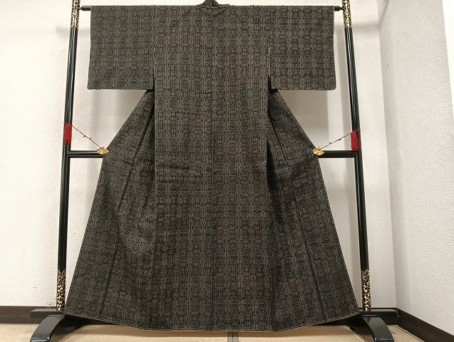 期間限定値下げ！本日驚きの目玉商品 正絹 結城紬 袷 銀座【A-3706】結織苑製 結城玉紬 墨色 色紙文（反端・紙札付