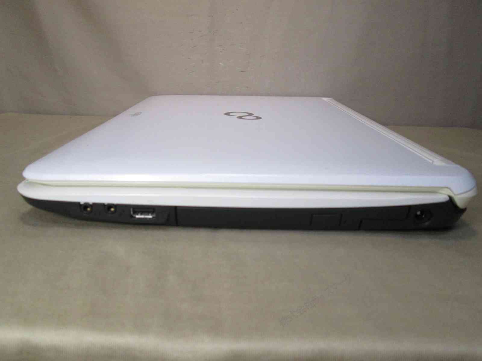 Core i7　白色のノートパソコン　LIFEBOOK Core i7 白色のノートパソコン LIFEBOOK Core i7 白色のノートパソコン