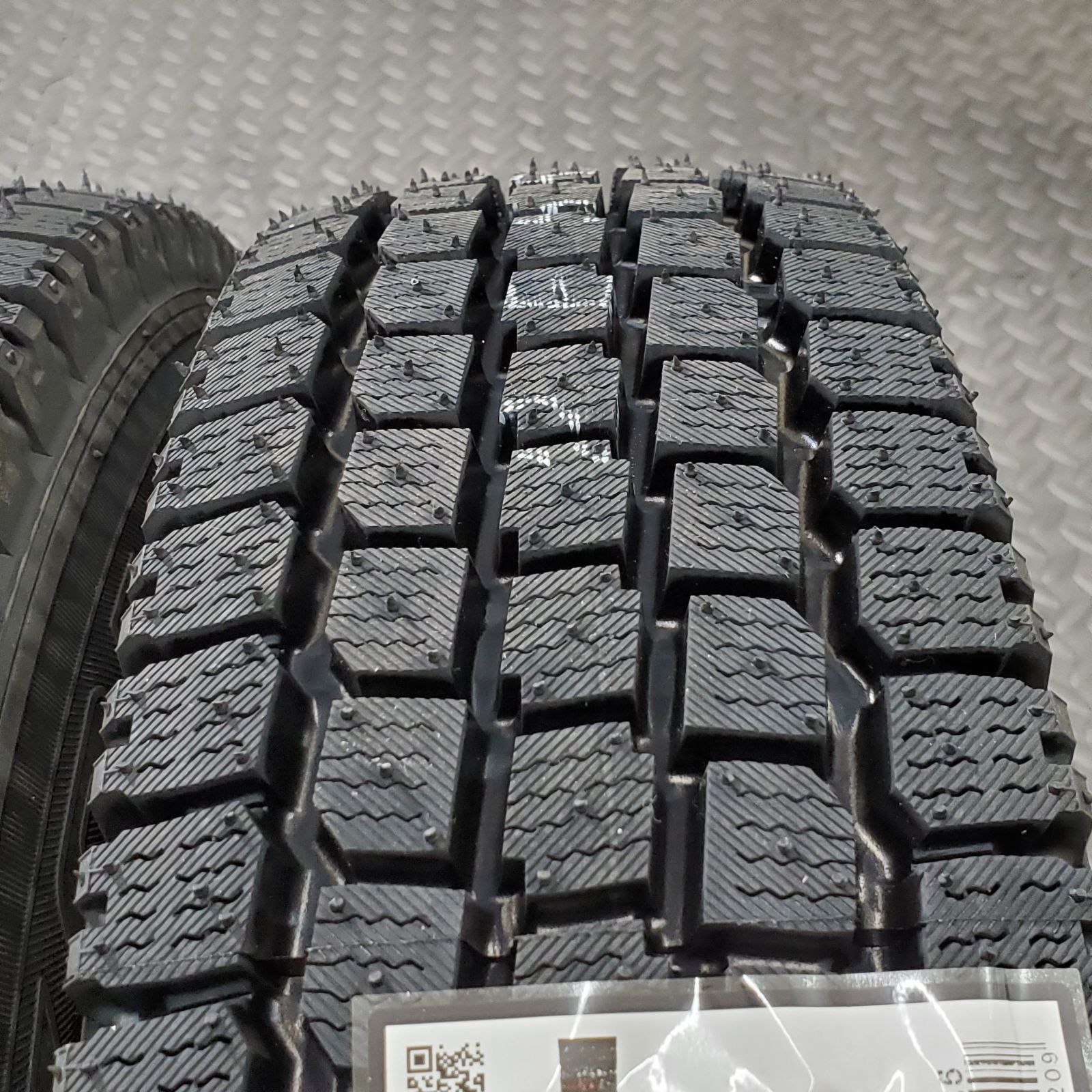 25年製 タイヤ 145|80R12 80|78N LT ヨコハマ SY01V スバル サンバー サンバーディアス スタッドレスタイヤ 冬タイヤ 1106R TRITUETUBI_COM