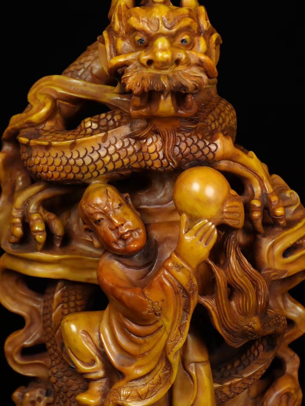 中国古美術.旧蔵.甲辰年秋月.尚均作.珍品寿山田黄石彫刻人物置物