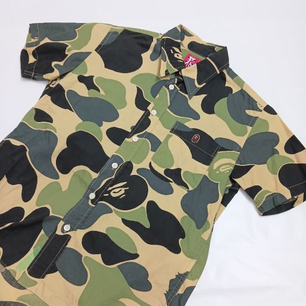 【きれいめファッション51選】上品さと清潔感をキープし 初期 A BATHING APE APE エイプ サルカモ カモフラ 迷彩 半袖 トップス