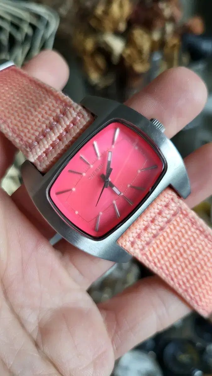 DIESEL ディーゼル ピンク ダイヤル ファブリック 時計 ヴィンテージ