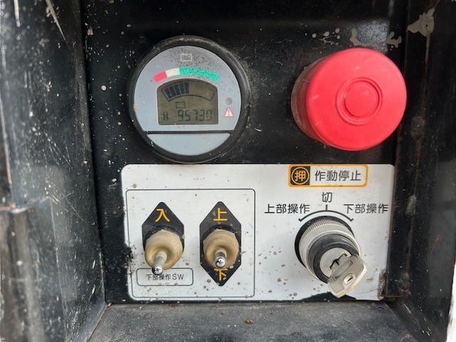 AICHI 自走式高所作業車