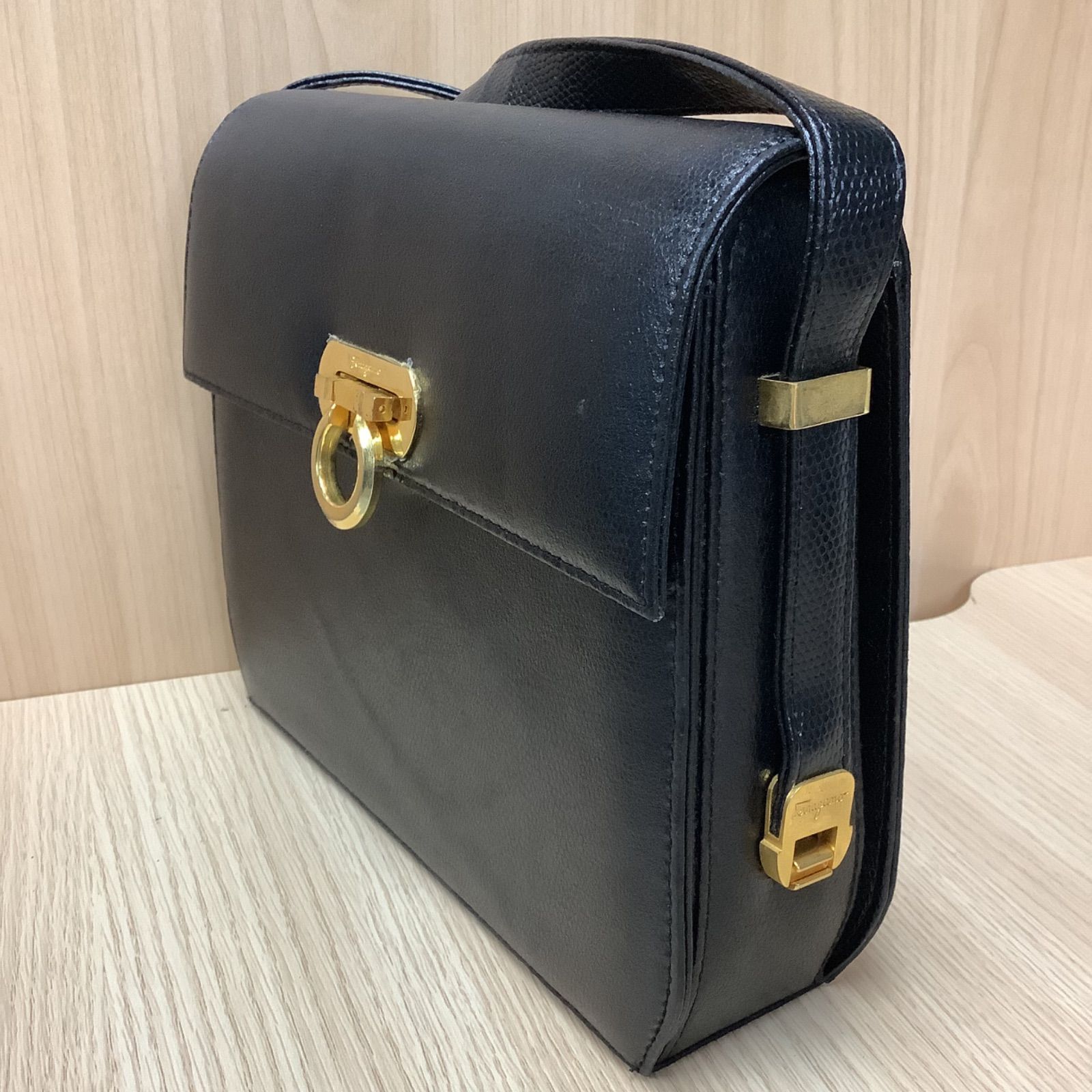 Salvatore Ferragamo サルヴァトーレフェラガモ ガンチーニショルダー 
