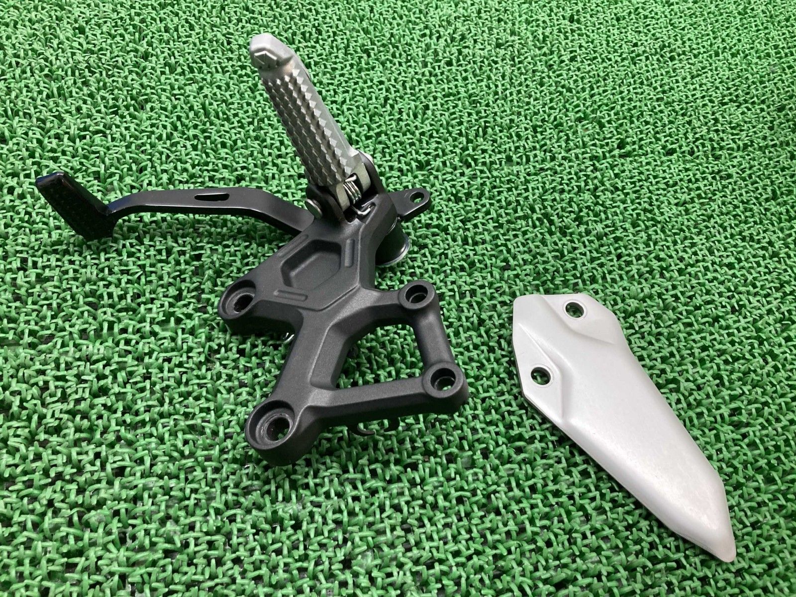 ZX-25R ステップ 右 SKT カワサキ 純正 バイク 部品 ZX250E ブレーキペダル ペグ ヒールガード コケキズ無し 車検 Genuine fJ
