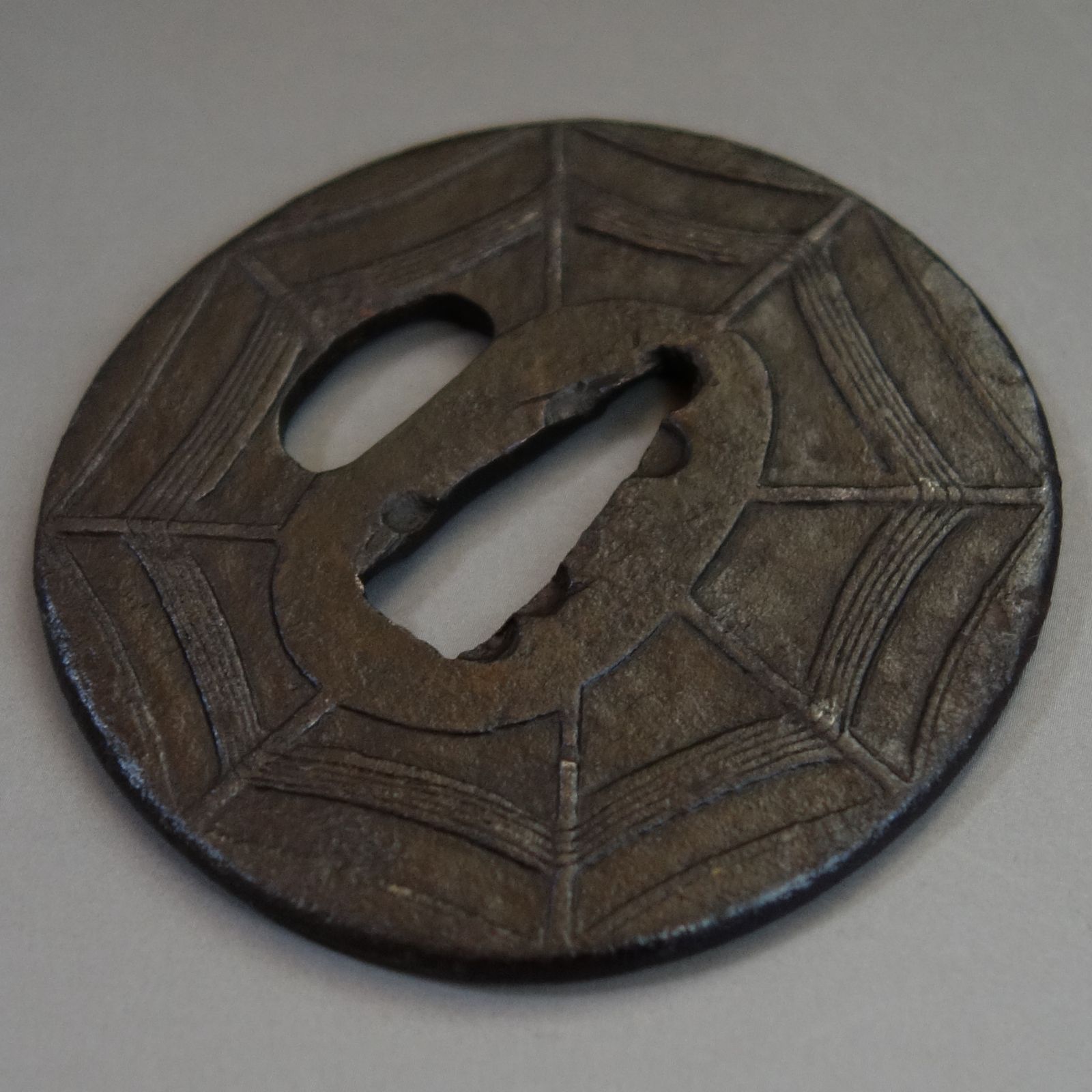 鍔(つば) - 鳥の彫刻 - 美術品 日本美術 鐔・刀装具・甲冑武具 | 蔦唐草透鐔 無銘：尾張