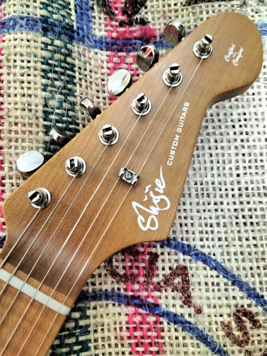 日本初上陸 SHIJIEギター STE CLASSICタイプ SSH - Showman guitar